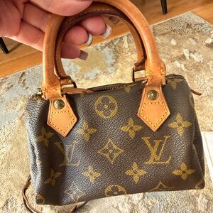 Louis Vuitton mini speedy